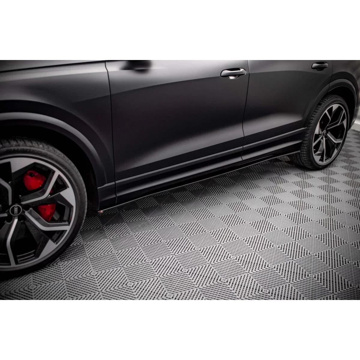 Maxton Design add-ons suitable for Audi RSQ8 side skirts after 2019, black lacquer
